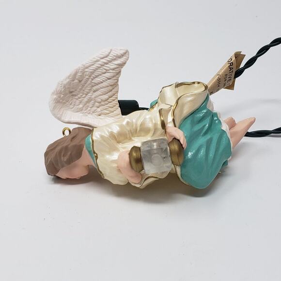 1995 Hallmark Lighting The Way Magic Keepsake Holiday Christmas Ornament. - Picture 4 of 8